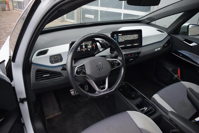 Volkswagen ID.3 First Plus 58 kWh | Apple CarPlay | Keyless | 19'' LM | Stoelverwarming