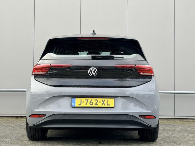 Volkswagen ID.3 First 58 kWh - 92.3% accu - trekhaak - nap! -