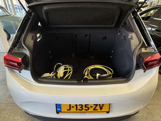 Volkswagen ID.3 First Plus 58 kWh | Carplay | Navigatie | 20" LM velgen | Camera