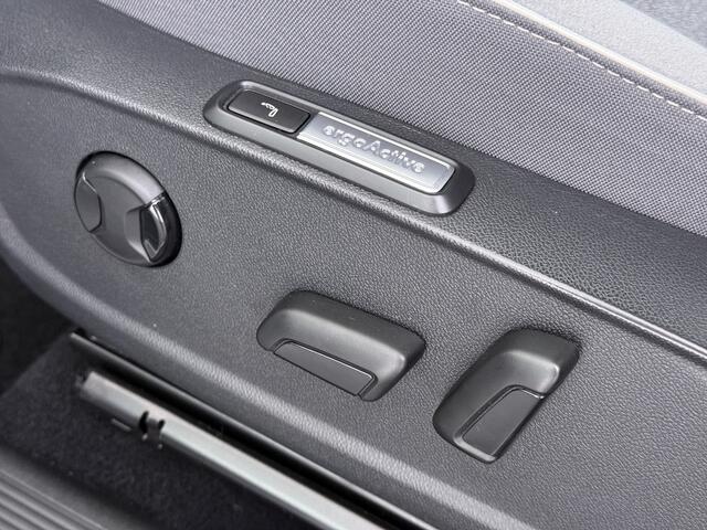 Volkswagen ID.3 First Max 62kWh SOH 91% Ergo Active Elek.Stoelen Panoramadak Adap.Cruise Camera Navi Ecc Keyless Advanced Head-Up Matrix-Led Lmv 20" Stuur+Stoelverwarming Led-a-licht dynamisch Apple Carplay/Android Auto Dodehoek detector Dealeronderhouden 1e Eigenaar Ori