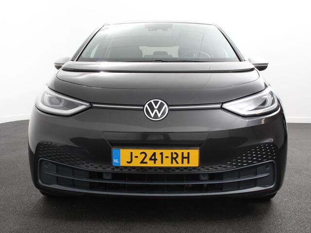 Volkswagen ID.3 First Plus 58 kWh | Navigatie | Apple Carplay/Android Auto | Camera | Parkeersensoren | Adaptive Cruise Control | Full LED Matrix | Stoel- en stuurverwarming | Lichtmetalen velgen | Climate Control