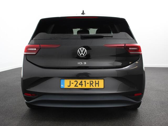 Volkswagen ID.3 First Plus 58 kWh | Navigatie | Apple Carplay/Android Auto | Camera | Parkeersensoren | Adaptive Cruise Control | Full LED Matrix | Stoel- en stuurverwarming | Lichtmetalen velgen | Climate Control