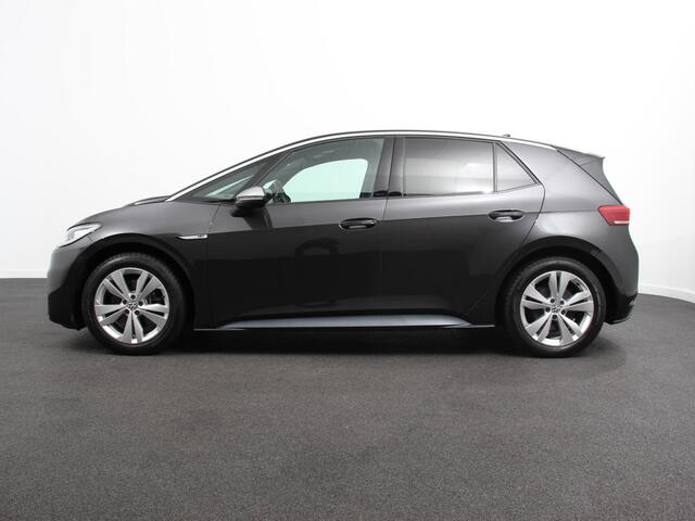 Volkswagen ID.3 First Plus 58 kWh | Navigatie | Apple Carplay/Android Auto | Camera | Parkeersensoren | Adaptive Cruise Control | Full LED Matrix | Stoel- en stuurverwarming | Lichtmetalen velgen | Climate Control