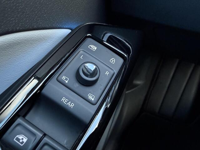 Volkswagen ID.3 First Plus 58 kWh ?SOH 92.7% ?Rijklaarprijs ?Matrix LED ?Full LED ?Alcantara ?Sfeerverlichting ?Navigatie ?Camera ?Lichtmetaal 19" ?Parkeersensoren