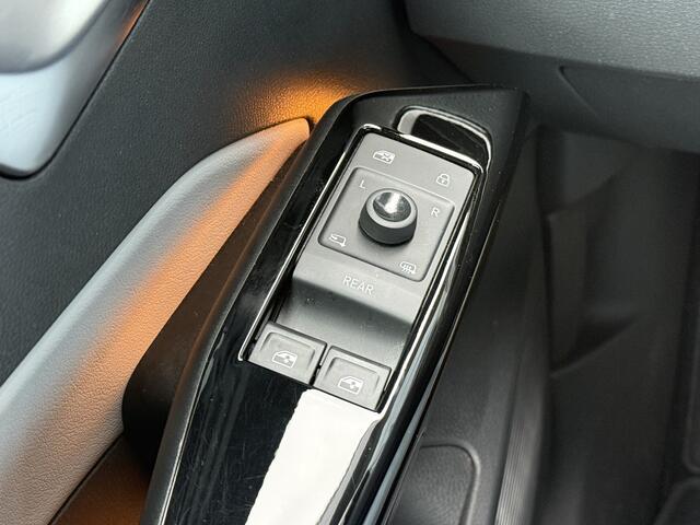 Volkswagen ID.3 BWJ 2020 First Max 204 PK 58 kWh TREKHAAK | PANO | HEAD UP | MATRIX LED IQ | NAVI DISCOVER PRO | ADAPTIVE CRUISE | ELEKTR. VERST. STOELEN + MASSAGE + VERWARMD | CAMERA | CARPLAY + ANDROID | CLIMA | LMV | PDC