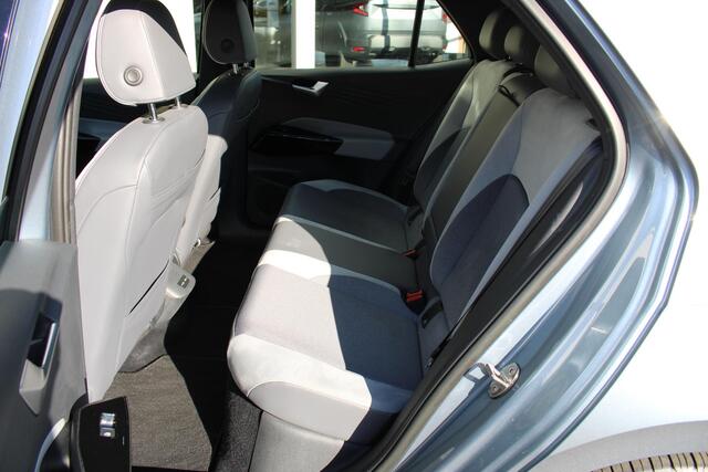 Volkswagen ID.3 Pro S 77 kWh | SOH 93% | Stoel en stuurverwarming | Parkeersensoren voor en achter | Adaptieve cruise control