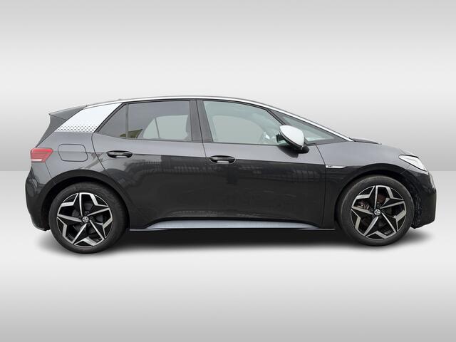 Volkswagen ID.3 First Plus 58 kWh Navigatie / Stoelverwarming / Clima / App-connect / Achteruitrijcamera + Parkeersensoren