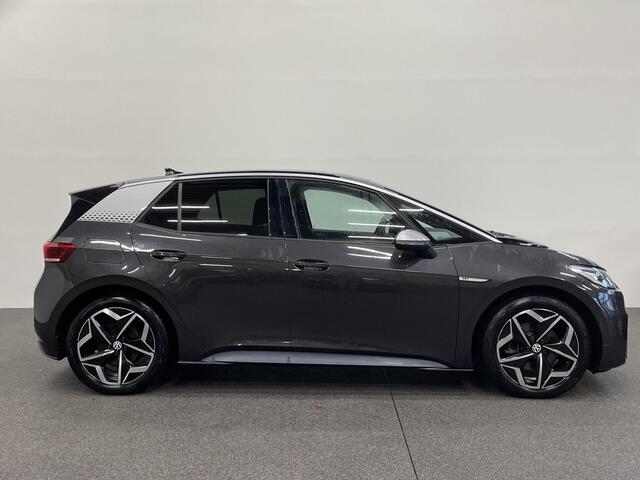 Volkswagen ID.3 First Plus 58 kWh Navigatie Apple Carplay/Android Auto Camera Parkeersensoren Adaptive Cruise Control Full LED Matrix Stoel- en stuurverwarming Lichtmetalen velgen Climate Control