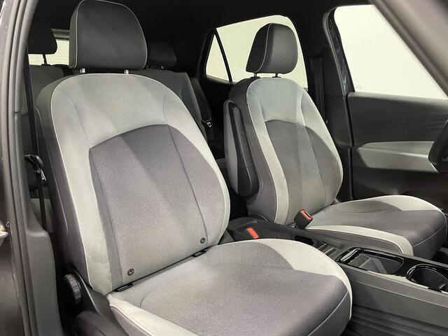 Volkswagen ID.3 First Plus 58 kWh Navigatie Apple Carplay/Android Auto Camera Parkeersensoren Adaptive Cruise Control Full LED Matrix Stoel- en stuurverwarming Lichtmetalen velgen Climate Control