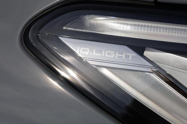 Volkswagen ID.3 Pro Limited Edition 59 kWh 204PK / 150kW, Steunhaak (voor fietsendrager), 19" 'Bergen' LMV, LED Matrix koplampen (IQ.Lights), dynamische grootlichtassistent (dynamic light assist), navigatie, Apple Carplay & Android Auto, DAB+, achteruitrijcamera (rear vi