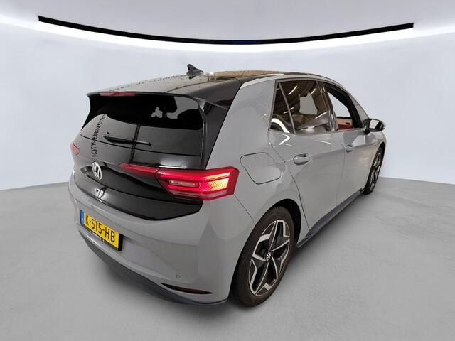 Volkswagen ID.3 First Plus 58 kWh | IQ.Light | Trekhaak | Camera | 19" | Navi