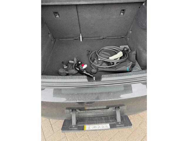 Volkswagen ID.3 58KWH First Black Edition | VERWACHT!! | Cruise | Clima | Trekhaak | Parkeersens.