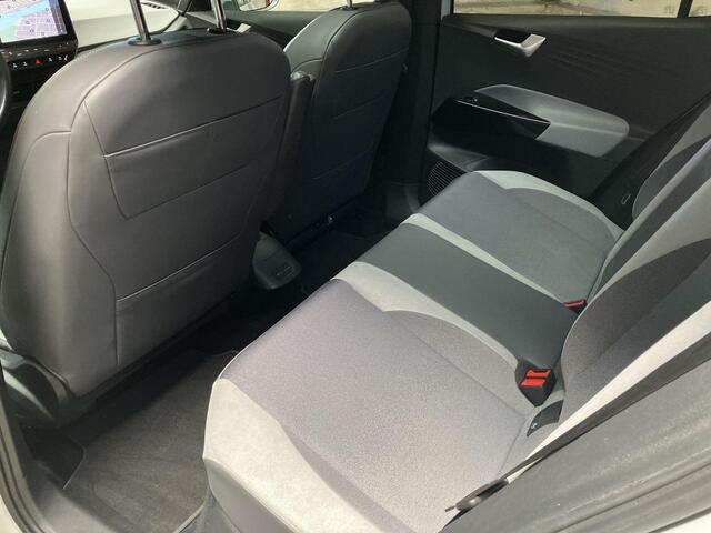 Volkswagen ID.3 First Max 58 kWh / 204pk · Panoramadak · Camera · Navigatie · Apple/Android Car Play · Stoelverwarming ·