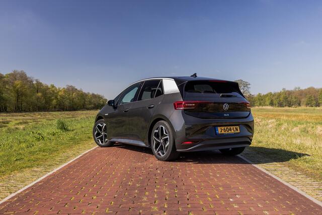 Volkswagen ID.3 First Plus 58 kWh 204pk 1st edition trekhaak matrix