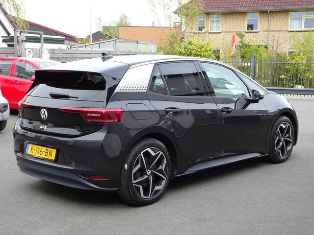 Volkswagen ID.3 First Plus 58 kWh Automatische airco, navigatie, parkeersensoren, achteruitrijcamera, afneembare trekhaak, stoel verwarming, enz.