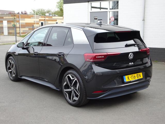 Volkswagen ID.3 First Plus 58 kWh Automatische airco, navigatie, parkeersensoren, achteruitrijcamera, afneembare trekhaak, stoel verwarming, enz.