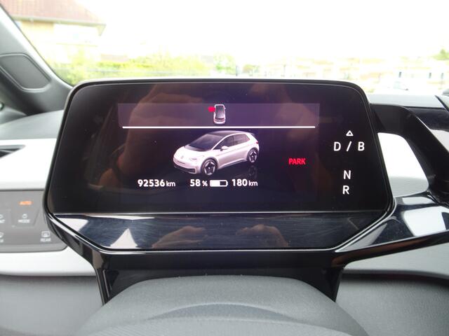 Volkswagen ID.3 First Plus 58 kWh Automatische airco, navigatie, parkeersensoren, achteruitrijcamera, afneembare trekhaak, stoel verwarming, enz.