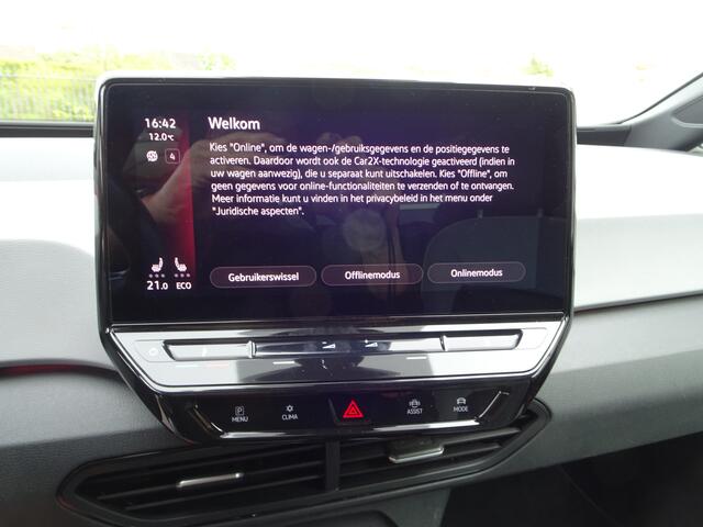 Volkswagen ID.3 First Plus 58 kWh Automatische airco, navigatie, parkeersensoren, achteruitrijcamera, afneembare trekhaak, stoel verwarming, enz.