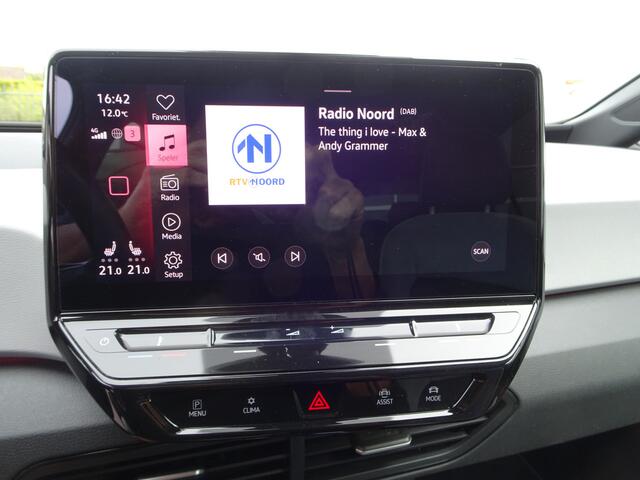 Volkswagen ID.3 First Plus 58 kWh Automatische airco, navigatie, parkeersensoren, achteruitrijcamera, afneembare trekhaak, stoel verwarming, enz.