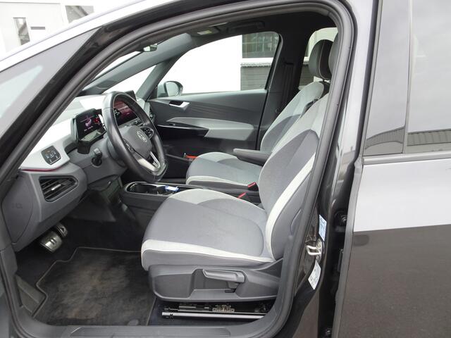 Volkswagen ID.3 First Plus 58 kWh Automatische airco, navigatie, parkeersensoren, achteruitrijcamera, afneembare trekhaak, stoel verwarming, enz.