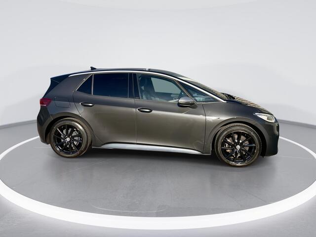 Volkswagen ID.3 First Plus 58 kWh / 204pk · Trekhaak · Leder · Camera · Navigatie · Apple/Android Car Play · Stoelverwarming ·