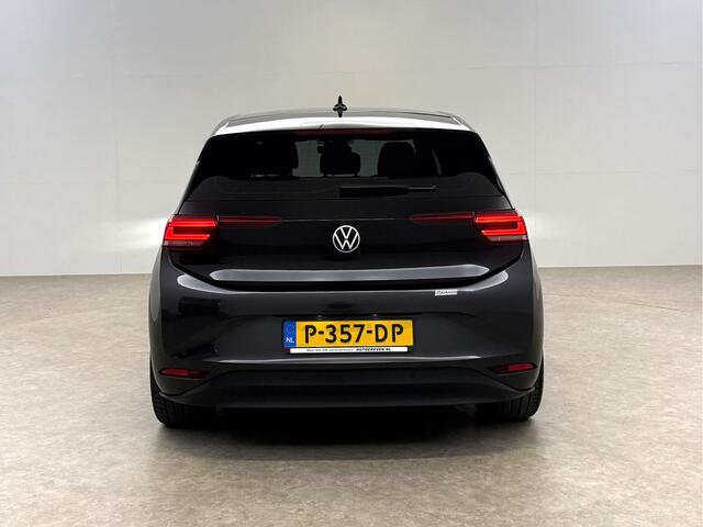 Volkswagen ID.3 58KWH First Black Edition | Snelladen | SOH 92% | Virtual | Sfeer | Adap. Cruise | Trekhaak | Carplay | Parkeersens.