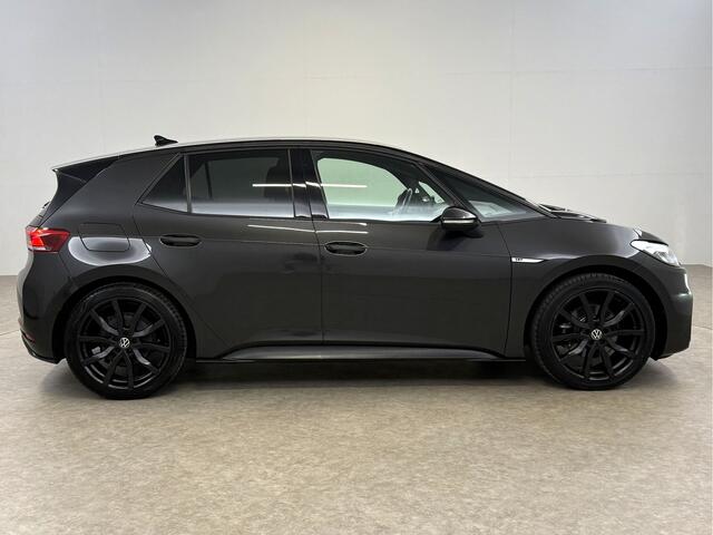 Volkswagen ID.3 58KWH First Black Edition | Snelladen | SOH 92% | Virtual | Sfeer | Adap. Cruise | Trekhaak | Carplay | Parkeersens.