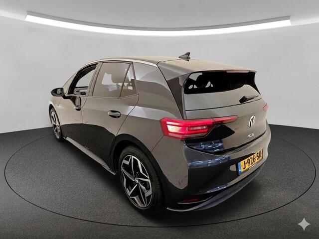 Volkswagen ID.3 First Plus 58 kWh 204 PK | Navigatie | 19" Lm velgen | Parkeercamera |