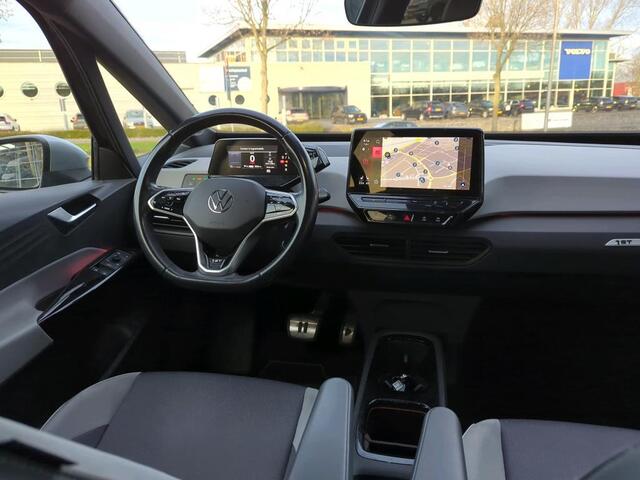 Volkswagen ID.3 First Plus 58 kWh 204 PK | Navigatie | Trekhaak | 19" Lm velgen | Parkeercamera |