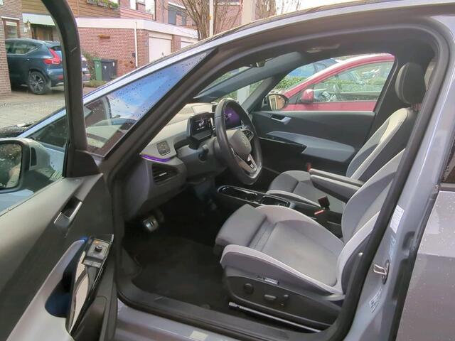 Volkswagen ID.3 First Max 58 kWh 204 PK | Panorama dak | Navigatie | Parkeercamera | Sportstoelen |