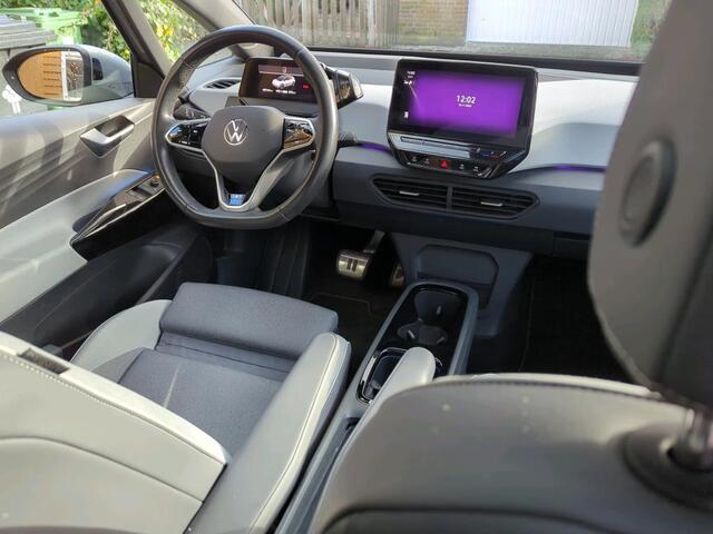 Volkswagen ID.3 First Max 58 kWh 204 PK | Panorama dak | Navigatie | Parkeercamera | Sportstoelen |