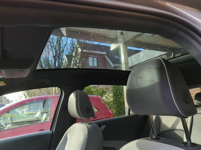 Volkswagen ID.3 First Max 58 kWh 204 PK | Panorama dak | Navigatie | Parkeercamera | Sportstoelen |