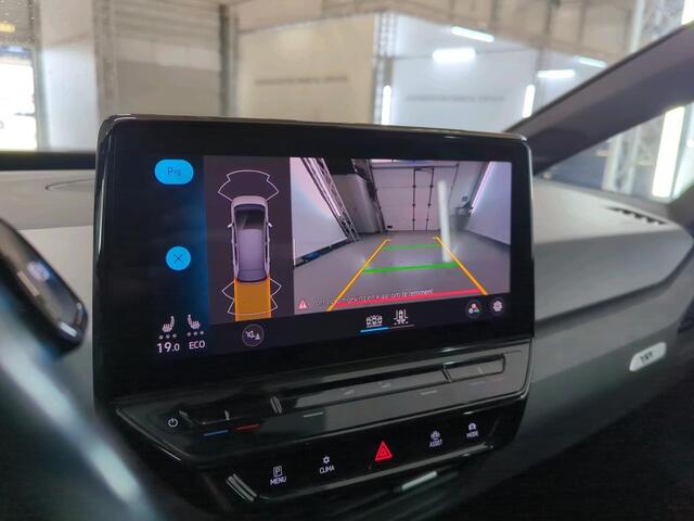 Volkswagen ID.3 First Plus 58 kWh 204 PK | Navigatie | 19" Lm velgen | Parkeercamera |