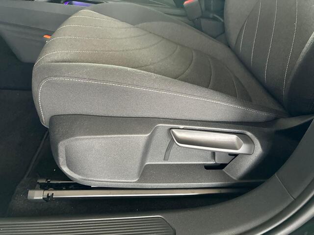 Volkswagen ID.3 Pro Limited Edition 58 kWh accu 204 pk · Achteruitrijcamera · Draadloze telefoonlader · Sfeerverlichting · All-season banden