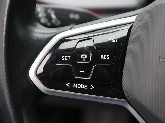 Volkswagen ID.3 First Plus 58 kWh Stoel/Stuur Verwarming | Camera | Adaptive Cruise | CarPlay | Matrix LED | 19 Inch | 97.213 Km !!