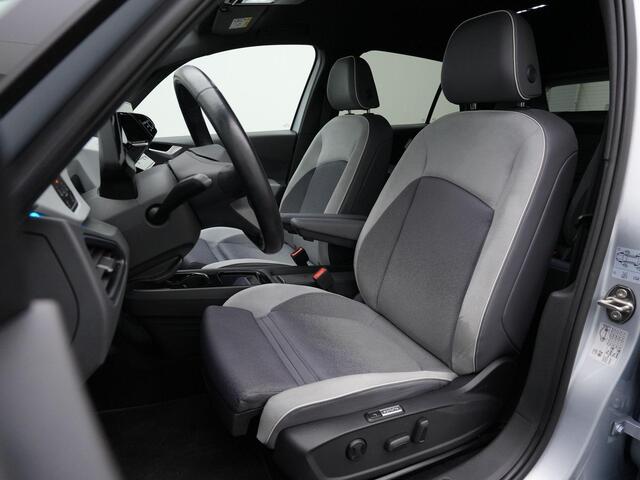 Volkswagen ID.3 Pro S 77 kWh 204 pk | IQ. Light | Head-Up Display | Achteruitrijcamera | Elektrische stoelen | Adaptive Cruise | Stuur-/stoelverwarming | Keyless Entry