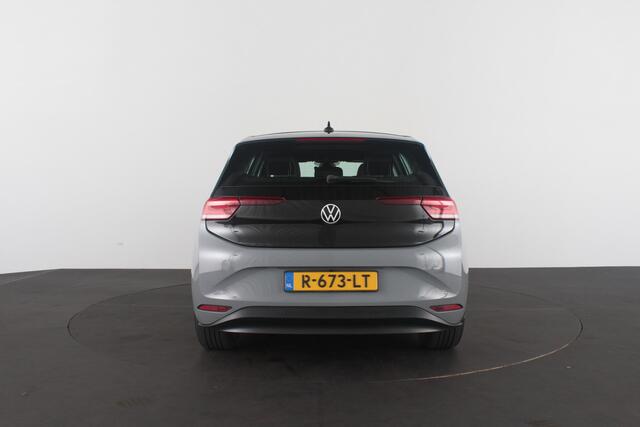 Volkswagen ID.3 First 58 kWh > SOH 91%/Trekhaak/Moonstone Grey/19 inch