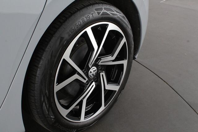 Volkswagen ID.3 First 58 kWh > SOH 91%/Trekhaak/Moonstone Grey/19 inch