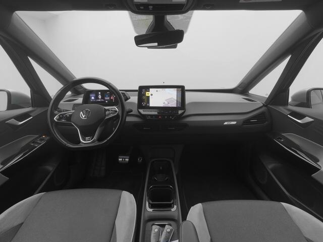 Volkswagen ID.3 First Plus 58 kWh | CAMERA | ADAPTIVE | STOEL- EN STUURVERW.