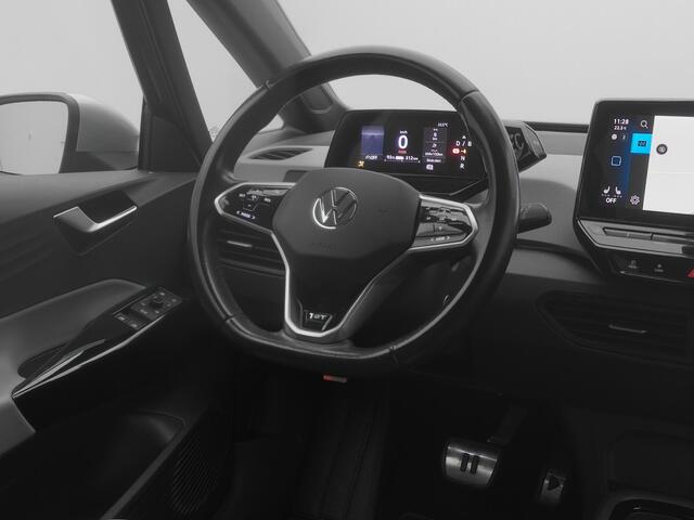 Volkswagen ID.3 First Plus 58 kWh | CAMERA | ADAPTIVE | STOEL- EN STUURVERW. | TREKHAAK
