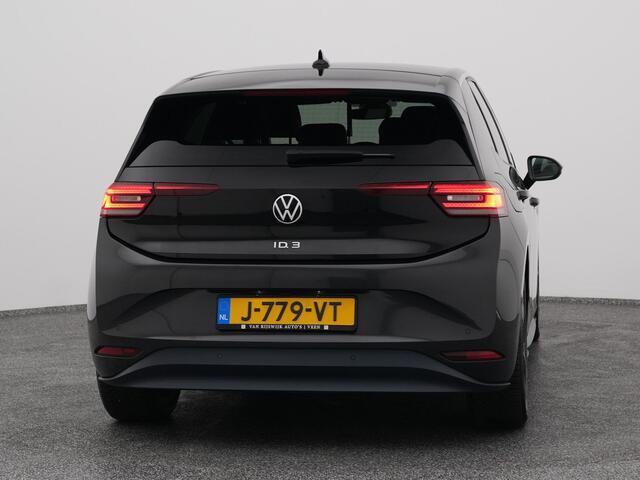 Volkswagen ID.3 First Plus 58 kWh | CAMERA | ADAPTIVE | STOEL- EN STUURVERW. | TREKHAAK