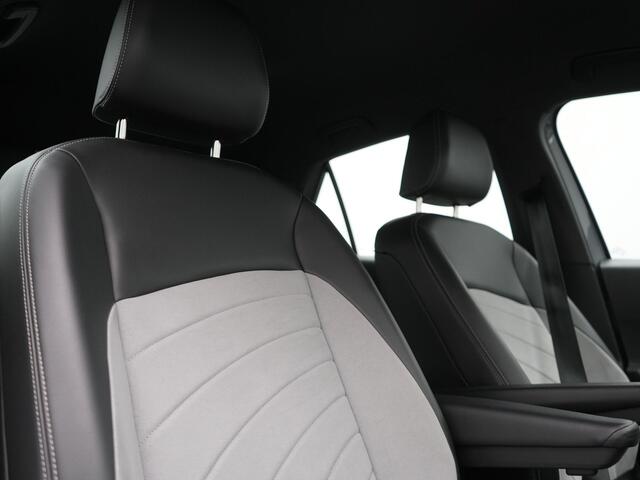 Volkswagen ID.3 Pro S 77 kWh 204pk Dealer O.H. | Adaptive Cruise | Alcantara Sportstoelen & Stuur Verwarmd | Sfeerverlichting | Apple Carplay | Navigatie | DAB | Virtual Cockpit |
