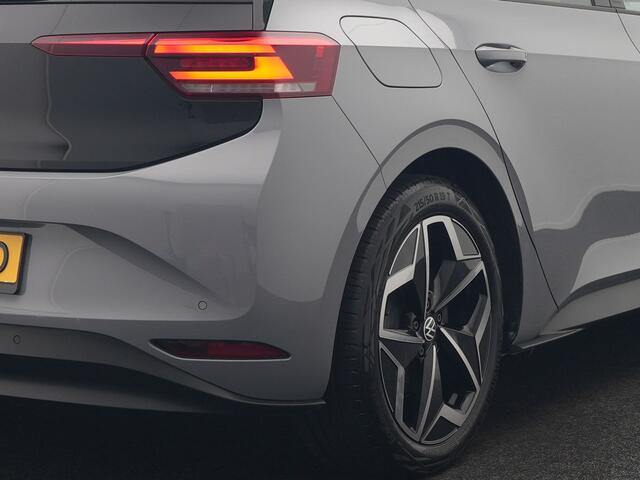 Volkswagen ID.3 Pro S 77 kWh 204pk Dealer O.H. | Adaptive Cruise | Alcantara Sportstoelen & Stuur Verwarmd | Sfeerverlichting | Apple Carplay | Navigatie | DAB | Virtual Cockpit |