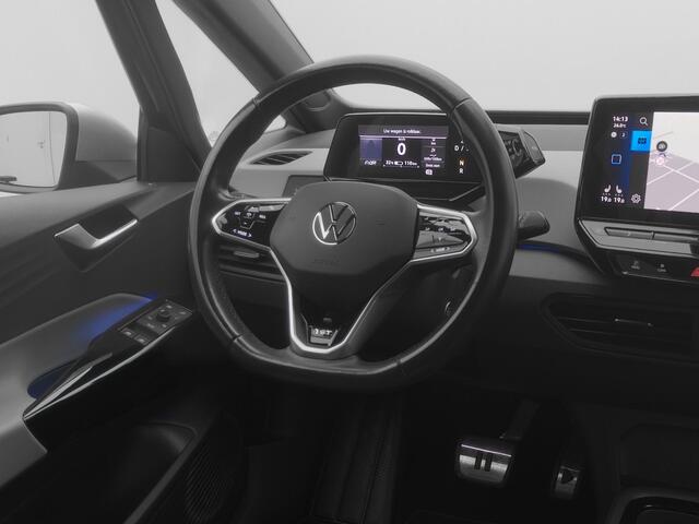 Volkswagen ID.3 First Plus 58 kWh | CAMERA | ADAPTIVE | STOEL- EN STUURVERW. | TREKHAAK