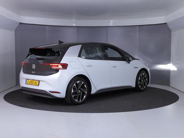 Volkswagen ID.3 First 58 kWh 204 pk | SOH 92,93% | Navigatie | Trekhaak (afneembaar) | Parkeersensoren | Adaptieve cruise control | Stoel/stuur verwarming | Apple Carplay/Android Auto |