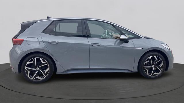 Volkswagen ID.3 First Plus 58 kWh SOH 91% | IQ.Light | Trekhaak | Camera | 19" | Navi