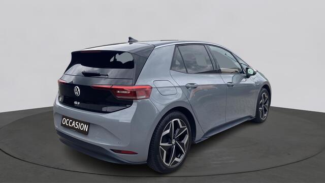 Volkswagen ID.3 First Plus 58 kWh SOH 91% | IQ.Light | Trekhaak | Camera | 19" | Navi