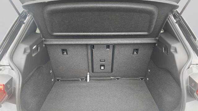 Volkswagen ID.3 First Plus 58 kWh SOH 91% | IQ.Light | Trekhaak | Camera | 19" | Navi