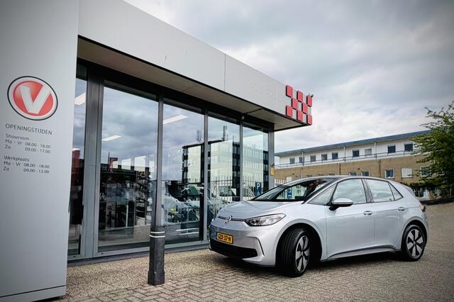 Volkswagen ID.3 Pure Oranje Edition 52 kWh | TREKHAAK | STOEL-STUURVERWARMING