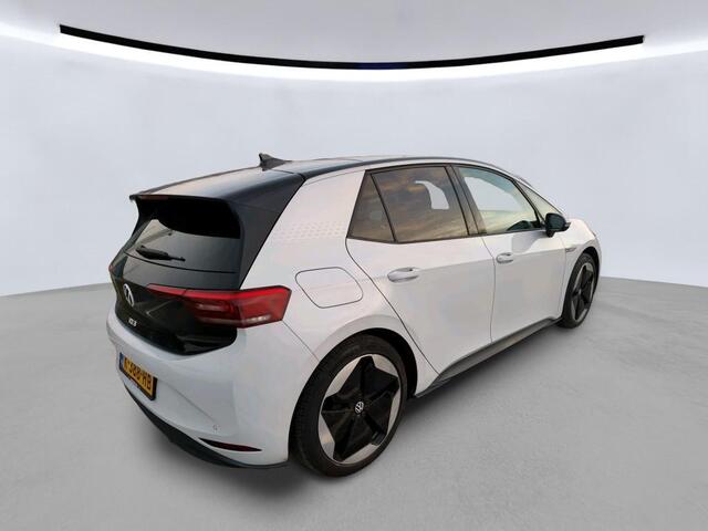 Volkswagen ID.3 First Max 58 kWh 204PK | Panorama dak | Sportstoelen | 20" LM velgen |